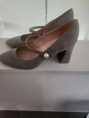 Bandolino Green Suede Mary Jane Block Heel Pumps with Pearl Button